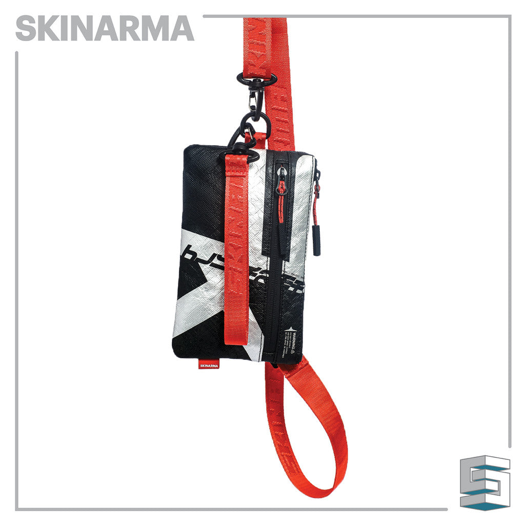 SKINARMA Comet Clutch Bag Pouch dengan Crossbody Strap dan Hand Strap - Hitam/ Perak