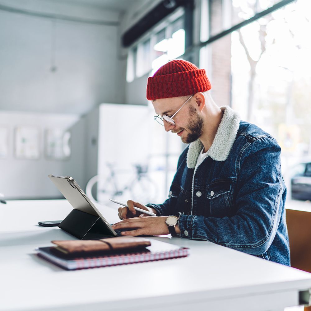 Spigen iPad Pro 12.9" (2021) Sarung Sarung Folio Udara Cecair