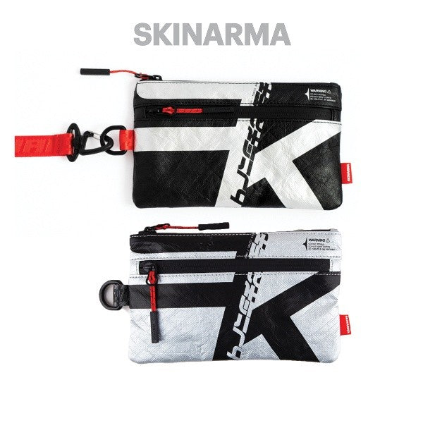 SKINARMA Comet Clutch Bag Pouch dengan Crossbody Strap dan Hand Strap - Hitam/ Perak